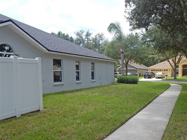 Building Photo - 5815 Heronview Cres Dr