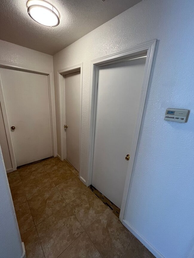 Building Photo - NE Visalia home coming soon