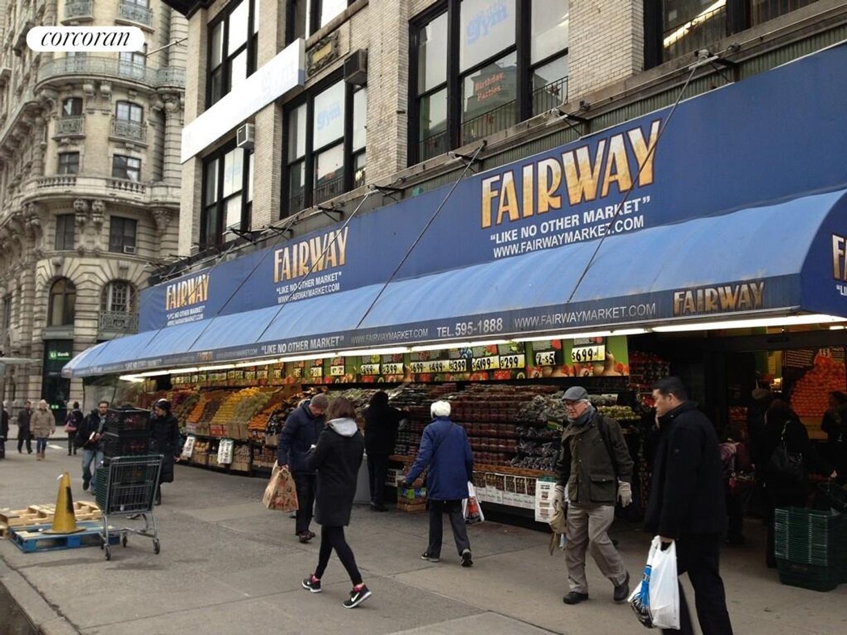 Building Photo - 175 W 76th St