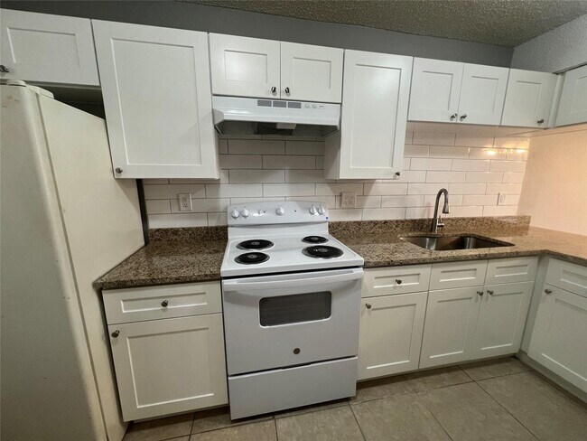 Building Photo - 179 SE 3rd St