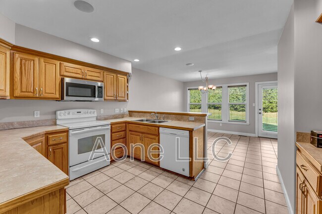 Building Photo - 4428 SE Oak Bend Dr