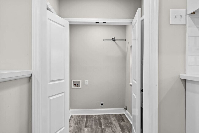 Building Photo - 3BR/2BA Cottage that's on the Rive – Minutes from Downtown Knoxville and Maryville