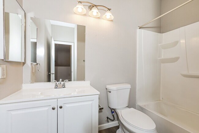 Building Photo - 1225 S Mansard