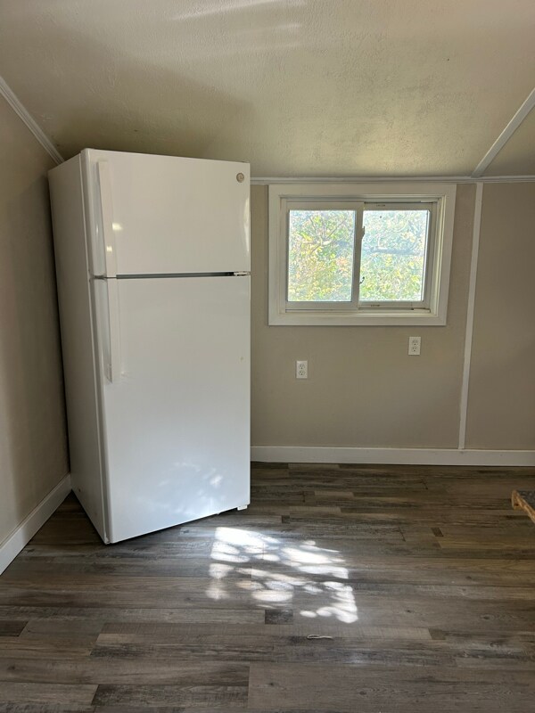 Building Photo - 215 W 1st St S