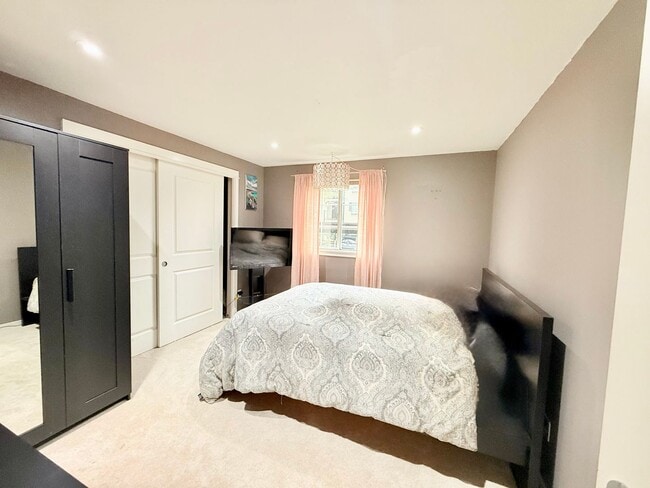 Building Photo - Gallery Condominium - Downtown Kirkland