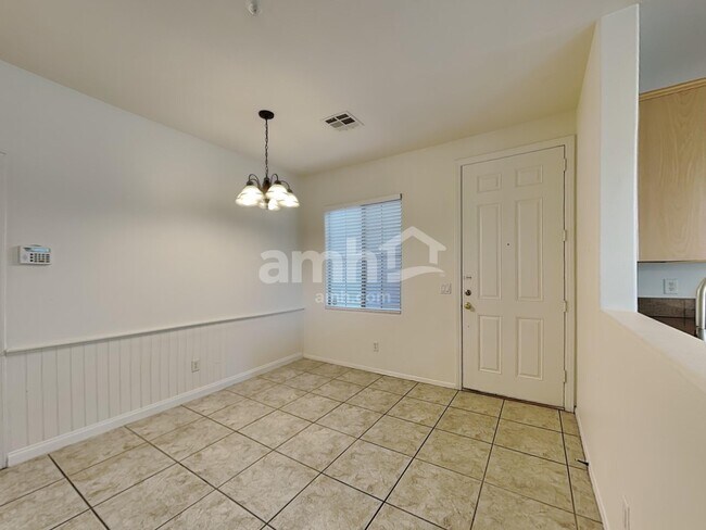 Building Photo - 611 Desert Silk Ct