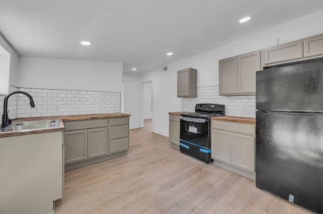 Building Photo - Newly remodeled 4BD 2BA home in Waco