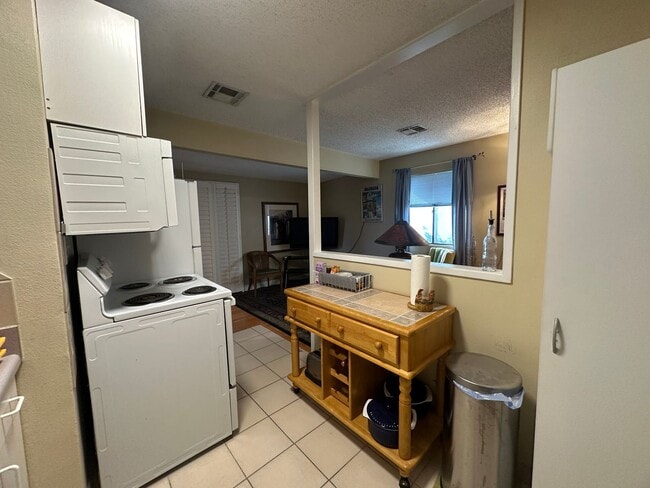 Building Photo - 1 Bedroom Casita