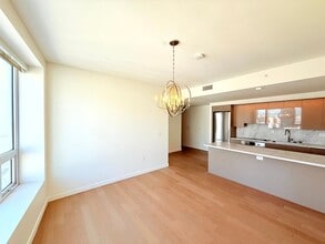 Building Photo - ***MOVE-IN SPECIAL 2 WEEKS FREE RENT***Very Unique Spacious Two Bedroom - Two bath luxury Condo w...