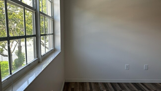 Building Photo - 160 SW 117th Terrace