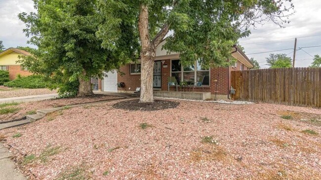 Building Photo - 10944 Larry Dr