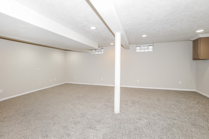 Building Photo - 4914 Lincoln Ave