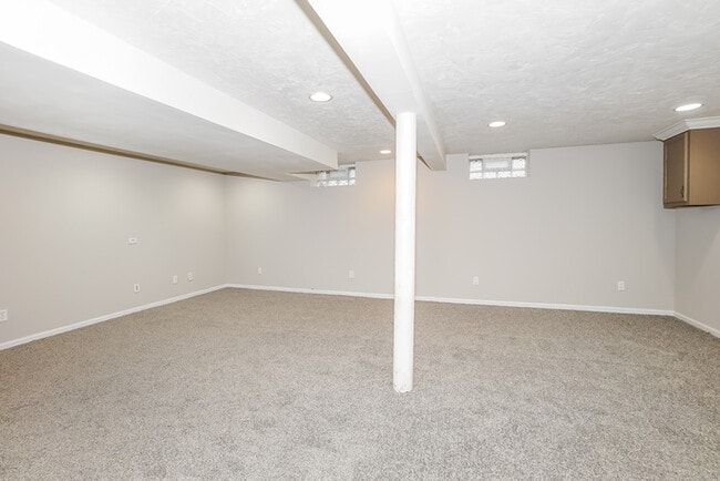 Building Photo - 4914 Lincoln Ave