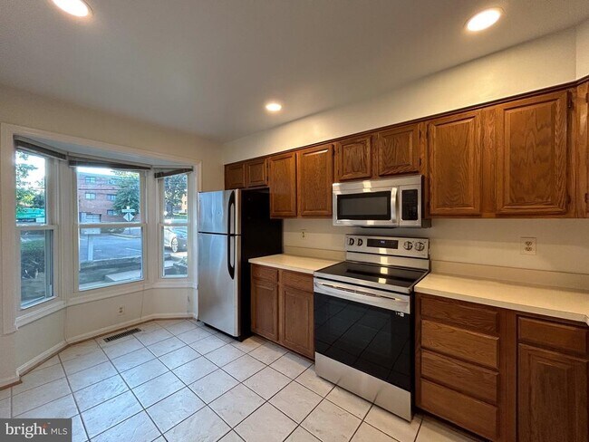 Building Photo - 2034 6th St S