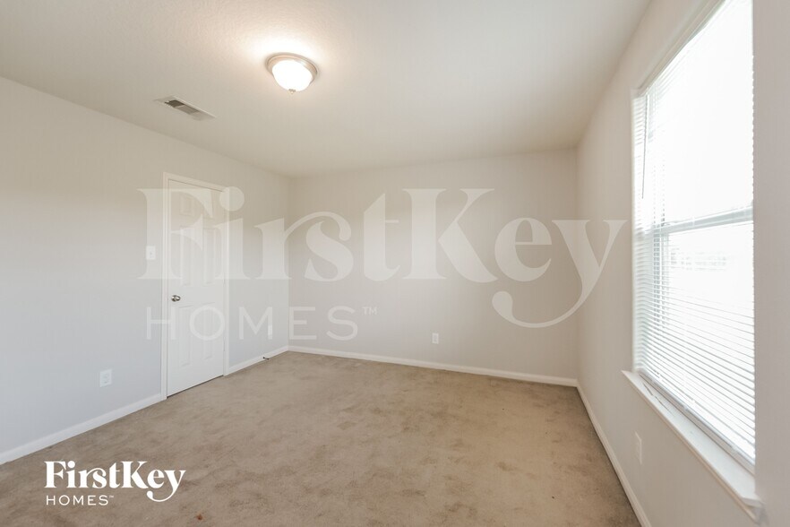 Building Photo - 2027 Golden Topaz Dr