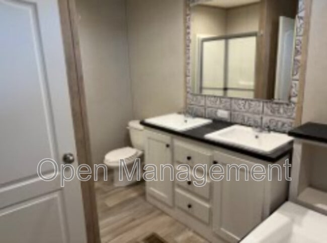 Building Photo - 2710 N Farm Rd 137