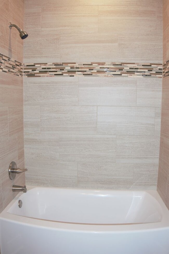 Building Photo - 3 Bedroom, 2 Bath Home in Valley View-  av...