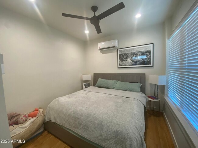 Building Photo - 528 W Culver St