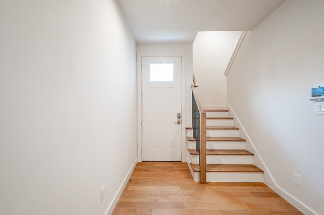 Building Photo - Perfect New Standalone 4 bed 4 bath Close to Greenville Ave & Henderson