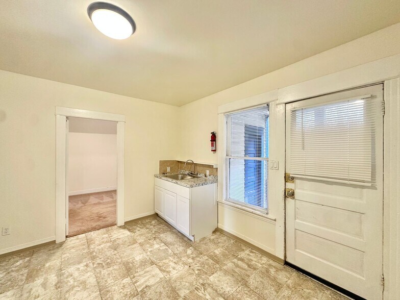 Building Photo - 2058 14th Ave W