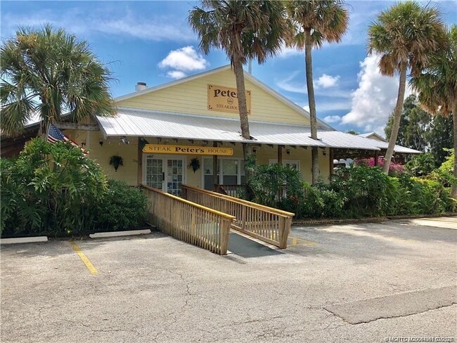 Building Photo - 18 NE Nautical Pl