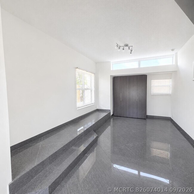Building Photo - 3709 S Olive Ave