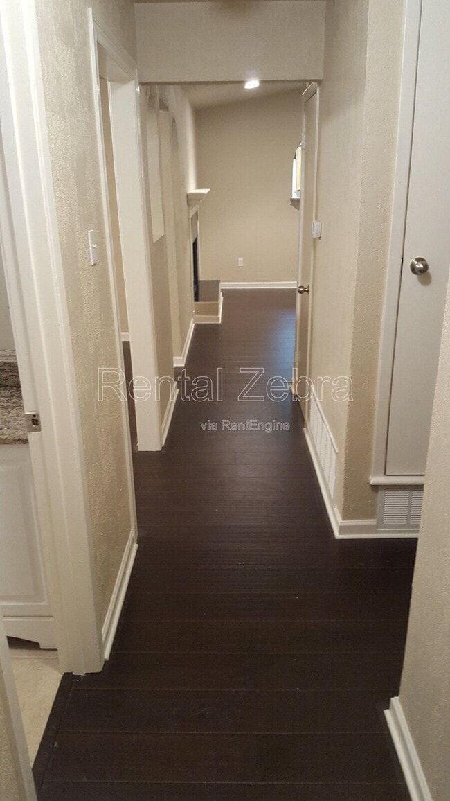 Building Photo - 2939 Longmeade Dr