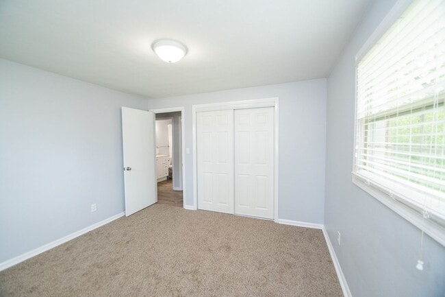 Building Photo - 3 bed 2 bath Ranch in Hobart