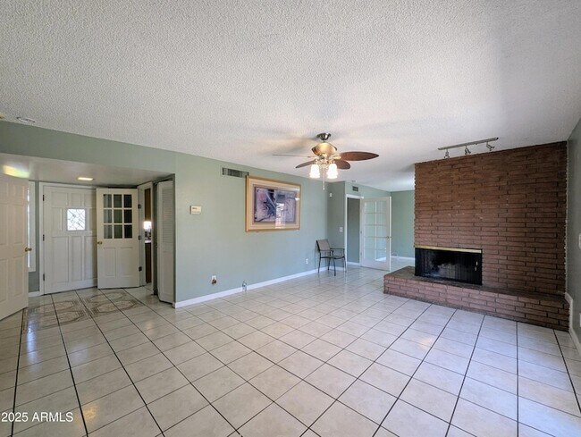 Building Photo - 4019 W San Miguel Ave