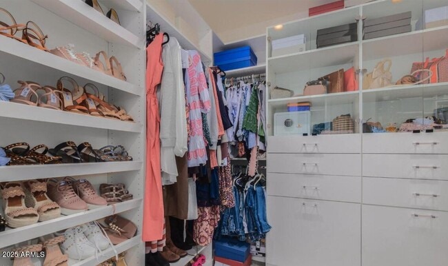 Building Photo - 947 W Kaibab Dr