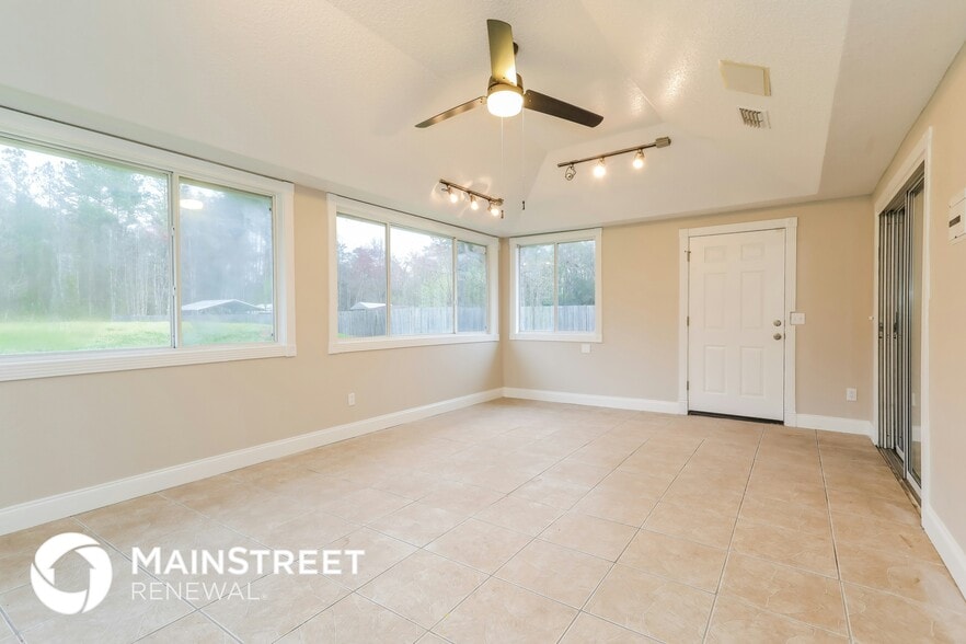 Building Photo - 4088 Everett Ave