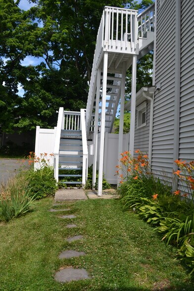 Building Photo - 436 Cornelia St