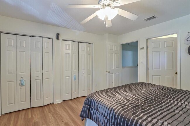 Building Photo - 924 Ashburn Dr