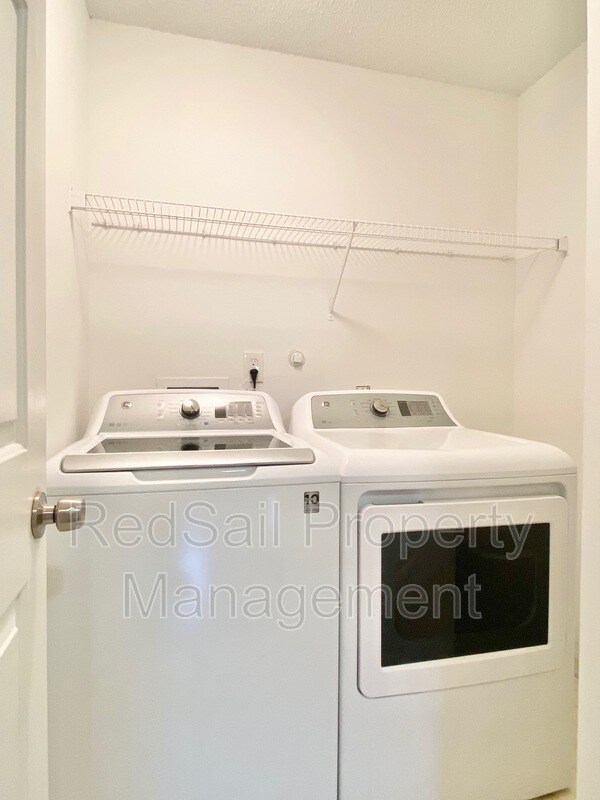 Building Photo - 204 Gate House Rd