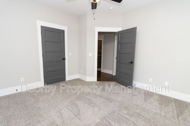 Building Photo - 2760 Ridge Park Dr
