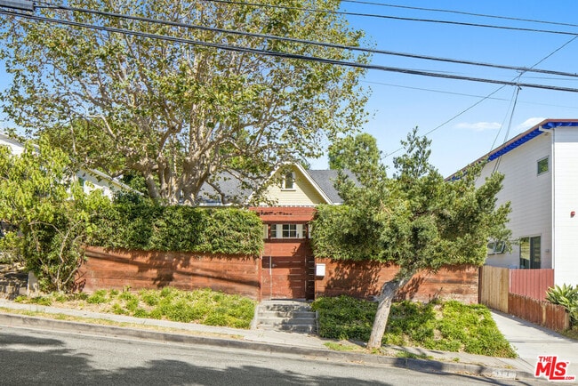 Building Photo - 511 Marine St