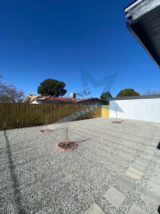 Building Photo - Fully Remodeled 3 bd home