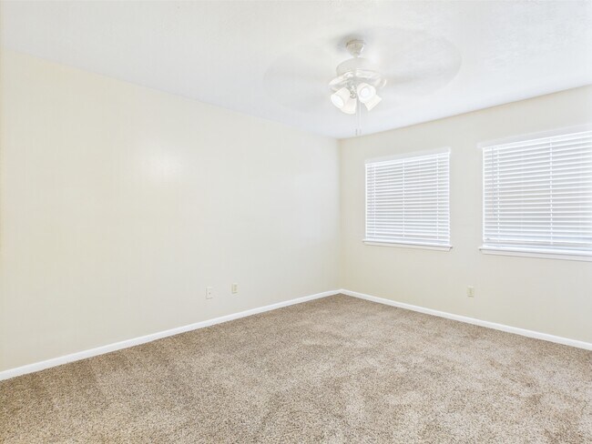 Building Photo - 704 San Pedro Dr