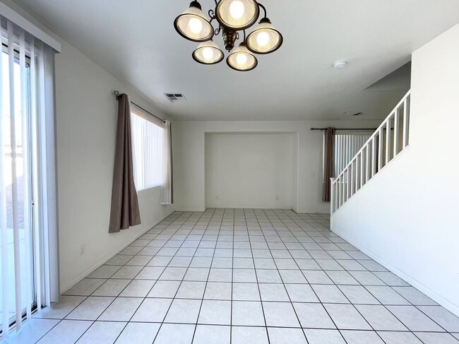 Building Photo - Comfortable  two story single house