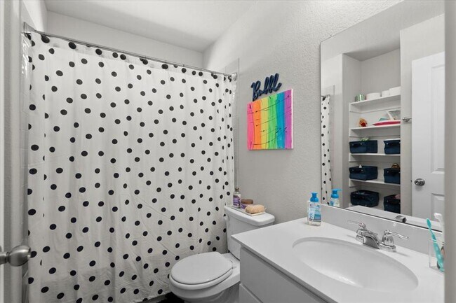 Building Photo - 1530 McKinney Dr