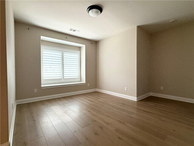 Building Photo - 6220 Bellmoore Park Ln