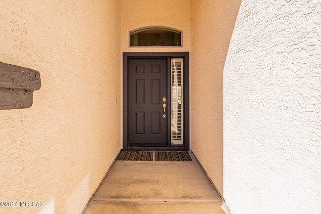 Building Photo - 36500 S Rock Crest Dr