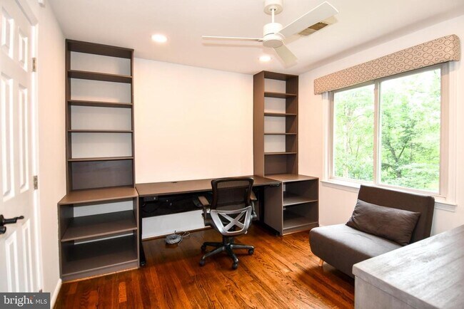 Building Photo - 12134 Holly Knoll Cir