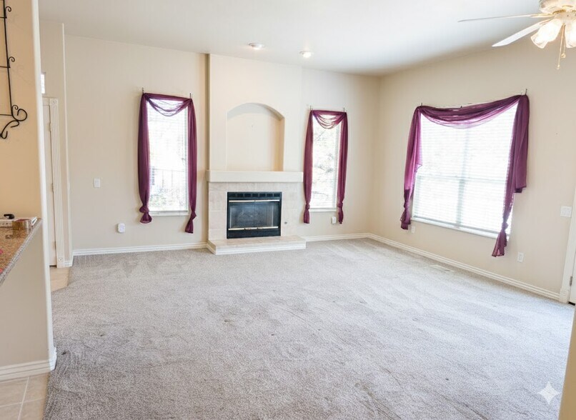 Upstairs Living Room no Furniture - 9287 S Avignon Pl