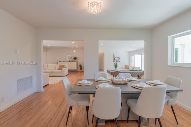 Building Photo - 920 Alava Ave