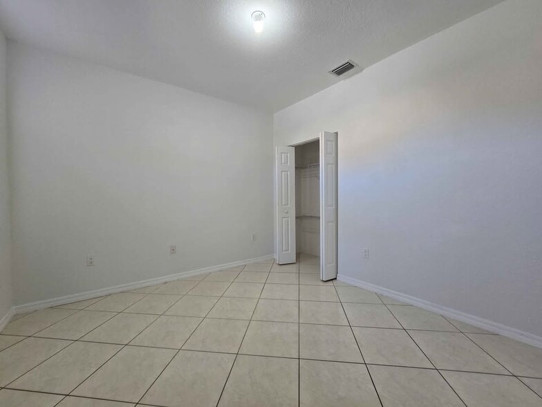 Building Photo - 10924 SW 182nd Ln