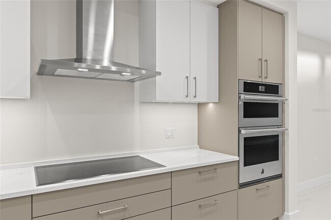 Building Photo - 275 1st Ave S