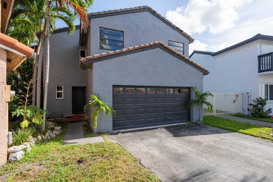 Building Photo - 1062 SW 135th Pl