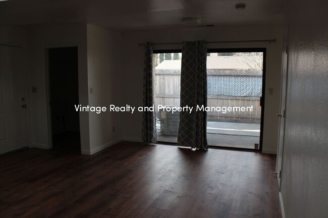 Building Photo - Available Soon! Recently Updated Very Nice...