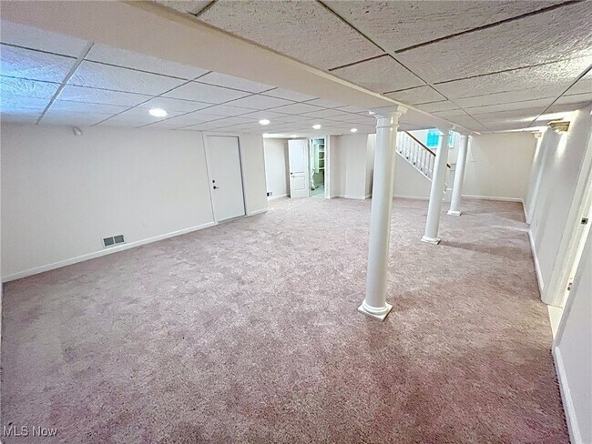 Building Photo - 2033 Fairview Ave